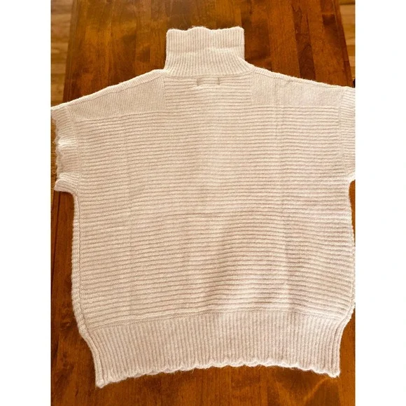 NEW FRNCH Meggy Rose Pale Short Sleeve Mock Neck Sweater M - Picture 3 of 8